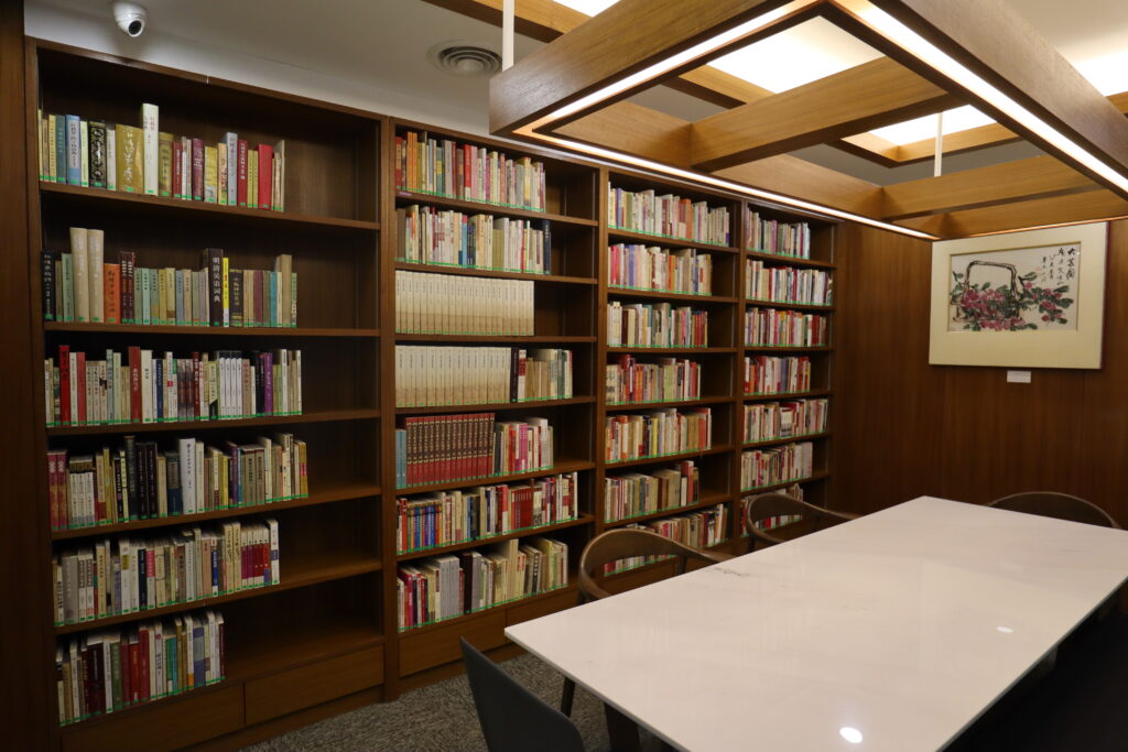 移花植梦：马来文《红楼梦》译者孙彦莊的红学传播*